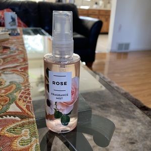 Bath and body spray rose scent